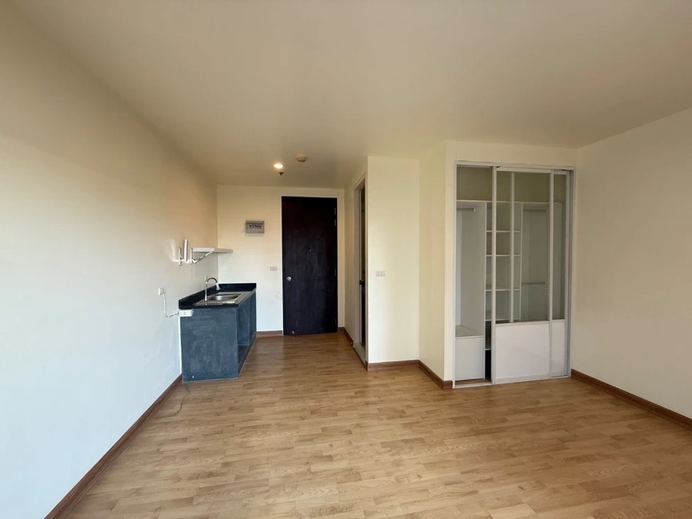 For sale: The Parkland Taksin-Thapra, 5th floor, empty room, airy, spacious, interested in owning one, hurry and reserve now, urgently!