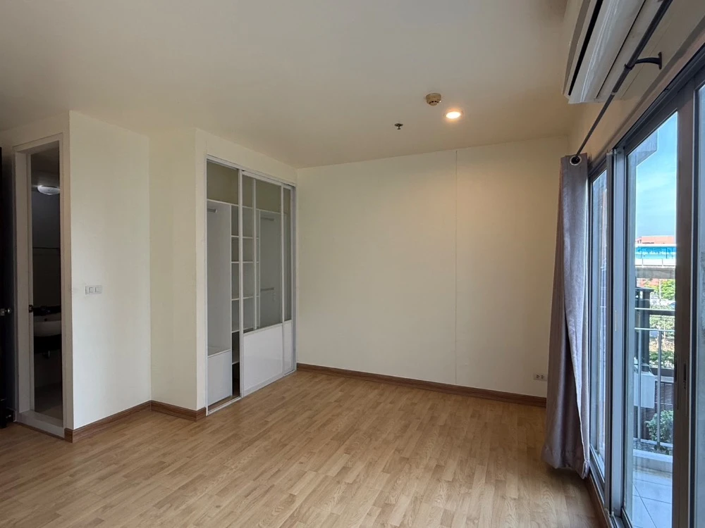 For sale: The Parkland Taksin-Thapra, 5th floor, empty room, airy, spacious, interested in owning one, hurry and reserve now, urgently!
