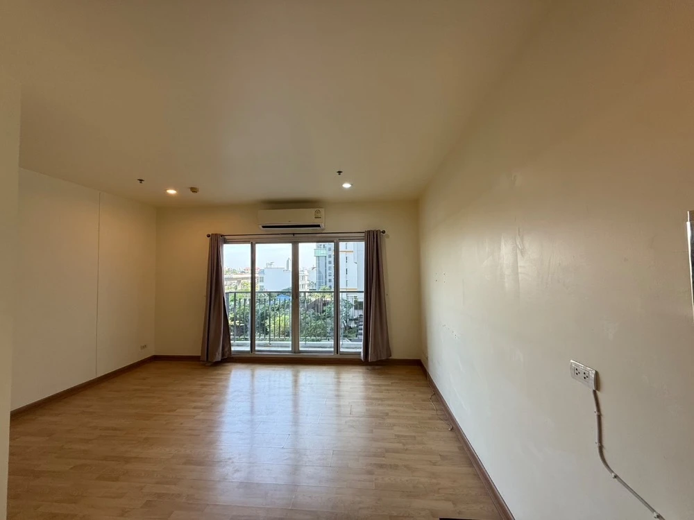 For sale: The Parkland Taksin-Thapra, 5th floor, empty room, airy, spacious, interested in owning one, hurry and reserve now, urgently!