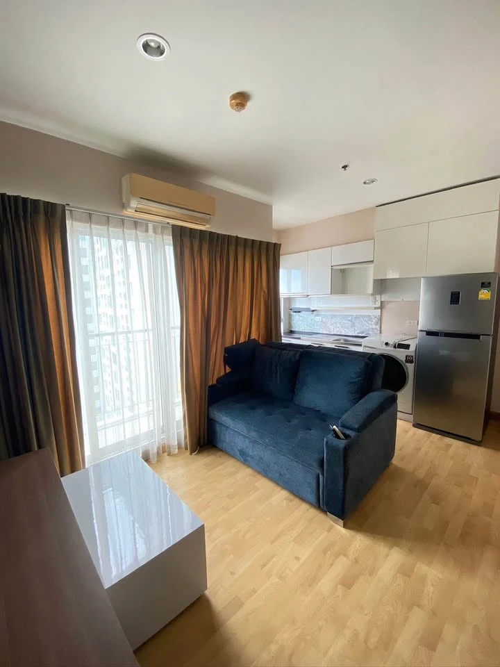 Selling The Parkland Taksin-Thapra unit. Beautifully decorated and fully furnished with high-quality wallpaper. Book now!