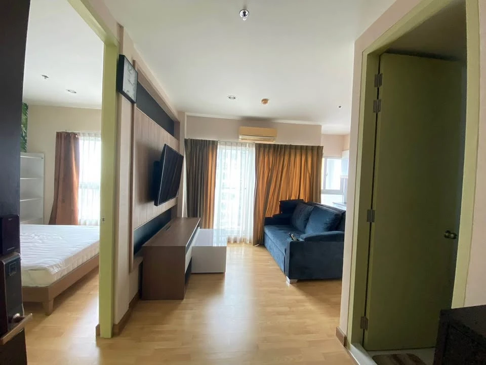Selling The Parkland Taksin-Thapra unit. Beautifully decorated and fully furnished with high-quality wallpaper. Book now!