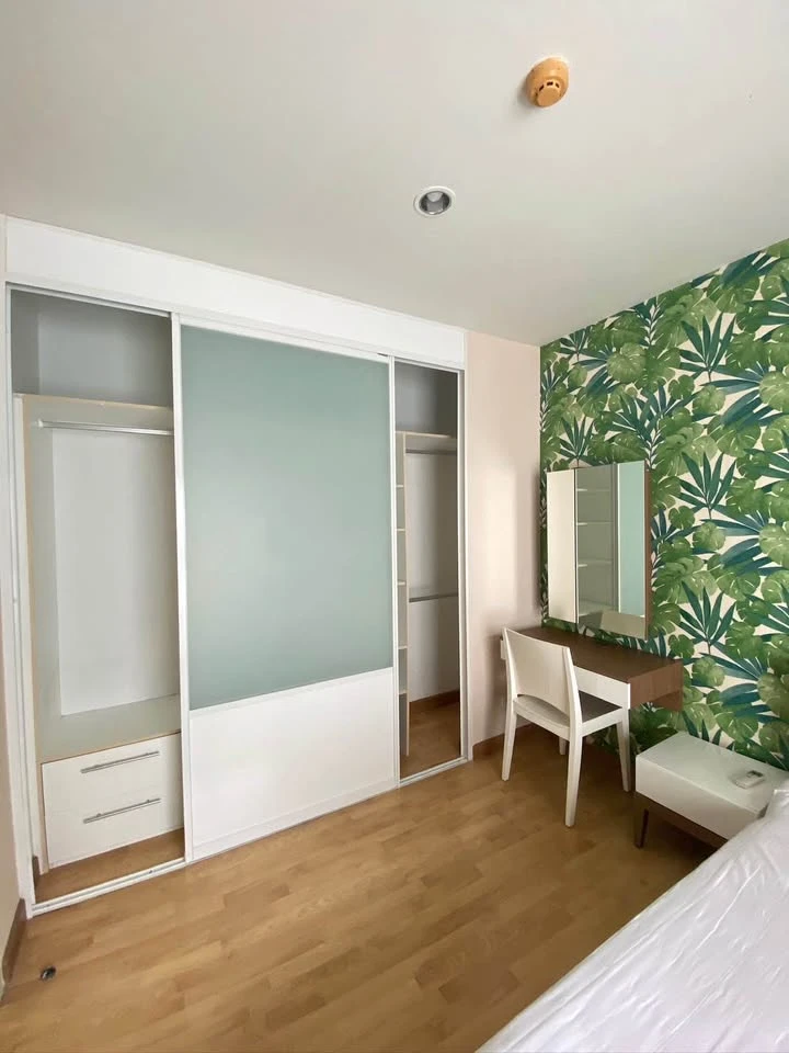 Selling The Parkland Taksin-Thapra unit. Beautifully decorated and fully furnished with high-quality wallpaper. Book now!