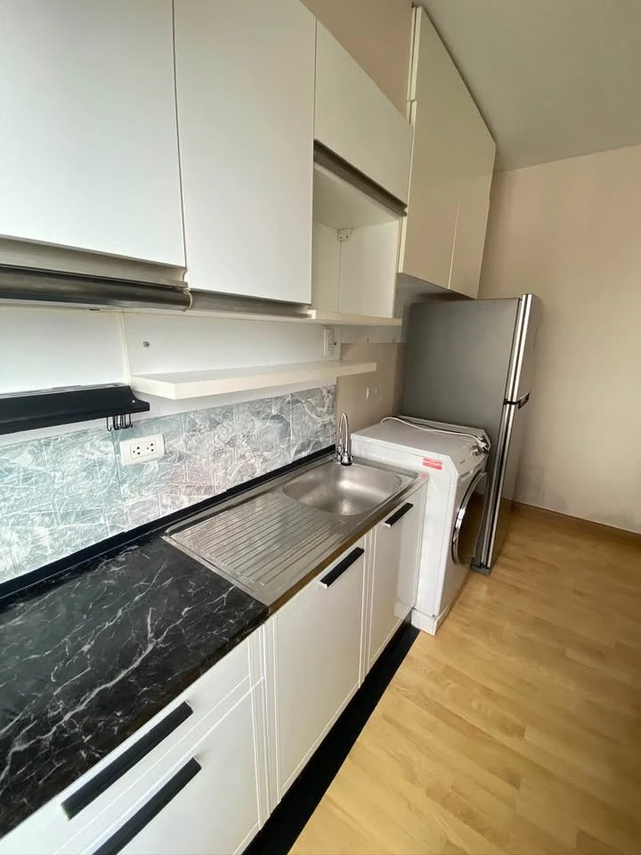 Selling The Parkland Taksin-Thapra unit. Beautifully decorated and fully furnished with high-quality wallpaper. Book now!