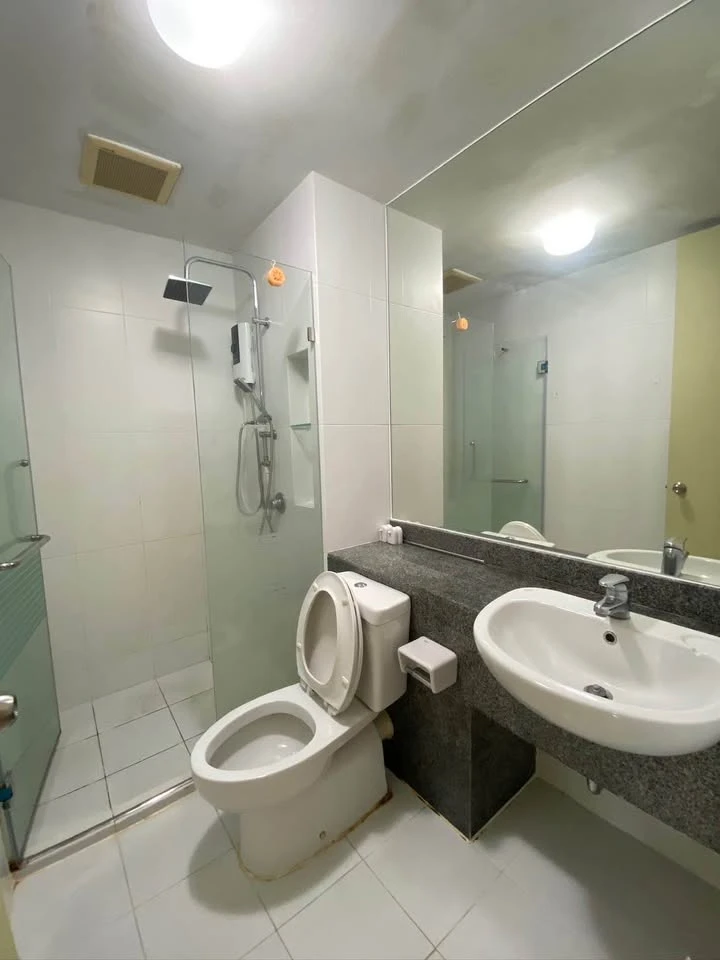 Selling The Parkland Taksin-Thapra unit. Beautifully decorated and fully furnished with high-quality wallpaper. Book now!