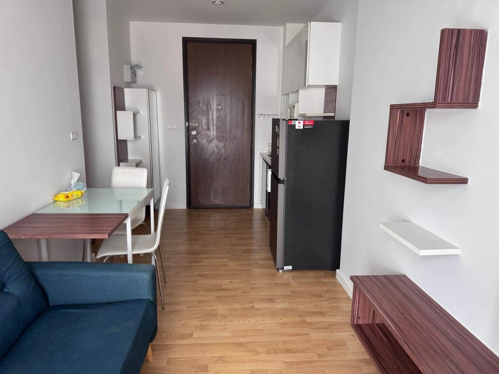 Selling The Parkland Ngamwongwan-Khaerai condo. High floor, unobstructed view, no buildings blocking the view. Excellent location. Don't miss out!