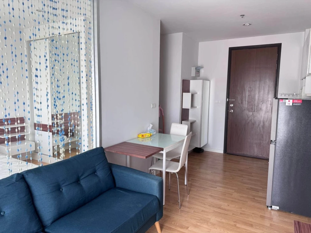 Selling The Parkland Ngamwongwan-Khaerai condo. High floor, unobstructed view, no buildings blocking the view. Excellent location. Don't miss out!
