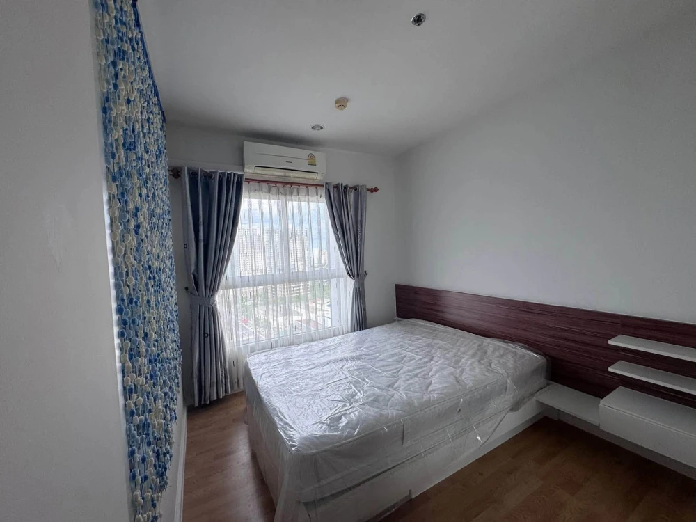 Selling The Parkland Ngamwongwan-Khaerai condo. High floor, unobstructed view, no buildings blocking the view. Excellent location. Don't miss out!