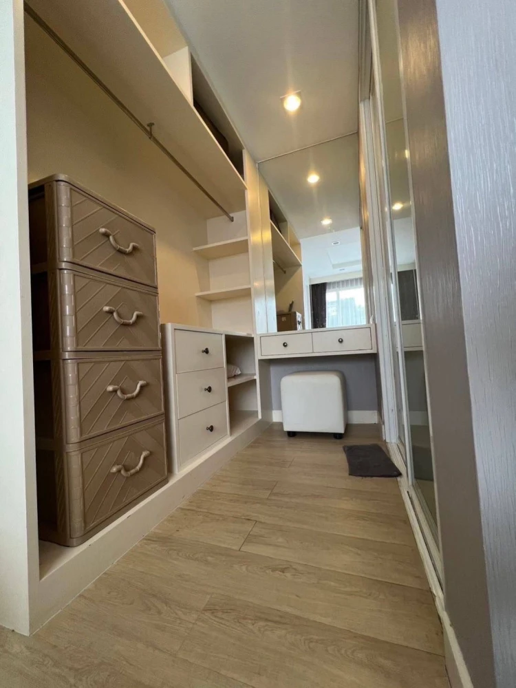 For sale: The Patio Bangsaen, corner unit with privacy, nice wallpaper, fully furnished, reserve now!