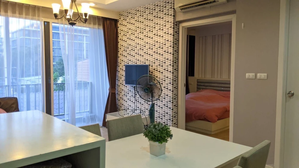 For sale: The Patio Bangsaen, corner unit with privacy, nice wallpaper, fully furnished, reserve now!
