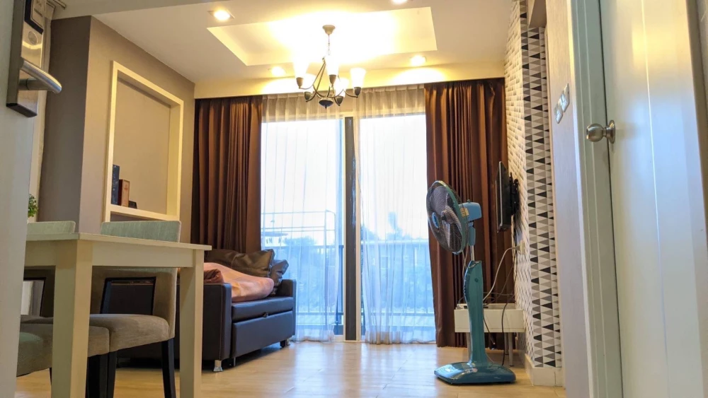 For sale: The Patio Bangsaen, corner unit with privacy, nice wallpaper, fully furnished, reserve now!