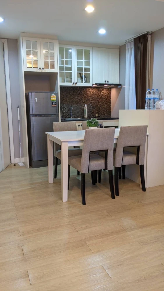 For sale: The Patio Bangsaen, corner unit with privacy, nice wallpaper, fully furnished, reserve now!
