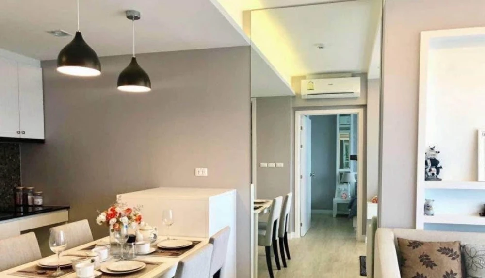 For sale: The Patio Bangsaen, beautifully decorated room with a striking theme, 5th floor, great location, walk-in closet. Reserve now!