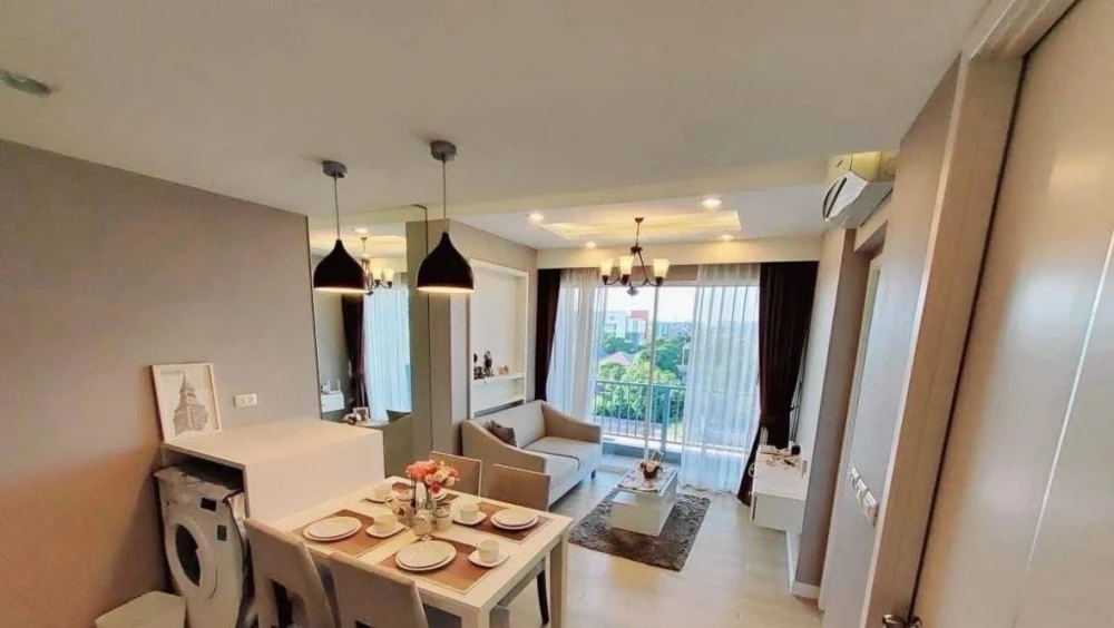 For sale: The Patio Bangsaen, beautifully decorated room with a striking theme, 5th floor, great location, walk-in closet. Reserve now!