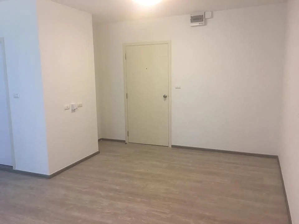 Selling The Point Condo Rangsit-Klong 6, 1 bedroom, 1 bathroom, 2nd floor. Great location, convenient transportation. Book now!