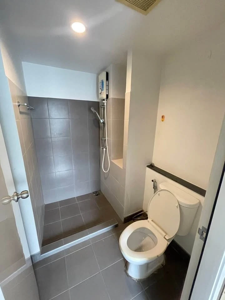 For sale: The Point Condo Rangsit-Klong 6, 1 bedroom, 1 bathroom, good location, fully furnished, don't miss out.