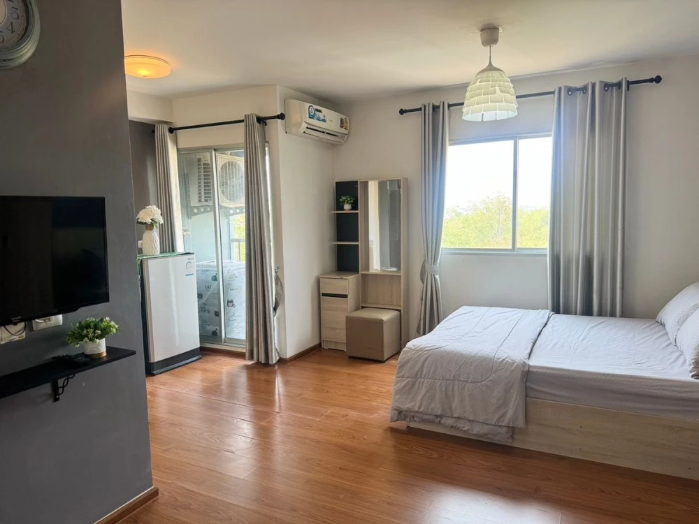 For sale: The Point Condo Rangsit-Klong 6, 4th floor, nice room, fully furnished, reserve now.