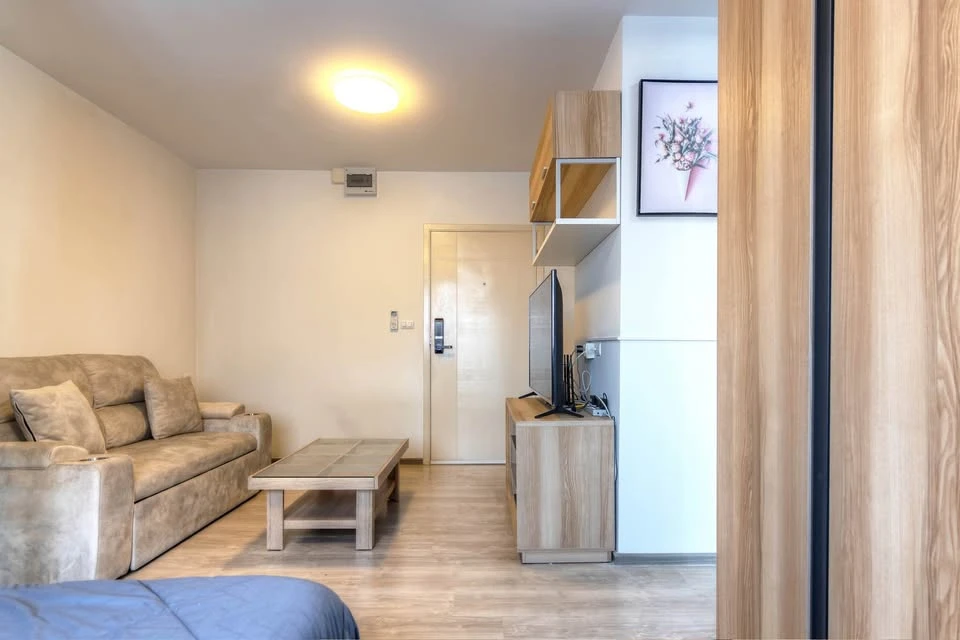 For sale: The Point Condo Rangsit-Klong 6, corner room with privacy, good location, fully furnished, reserve now!