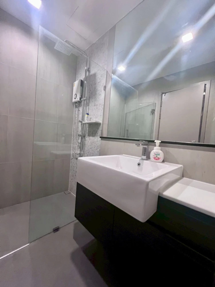 Selling The Politan Aqua, 2 bedrooms, corner unit, with Chao Phraya River view. Book now!