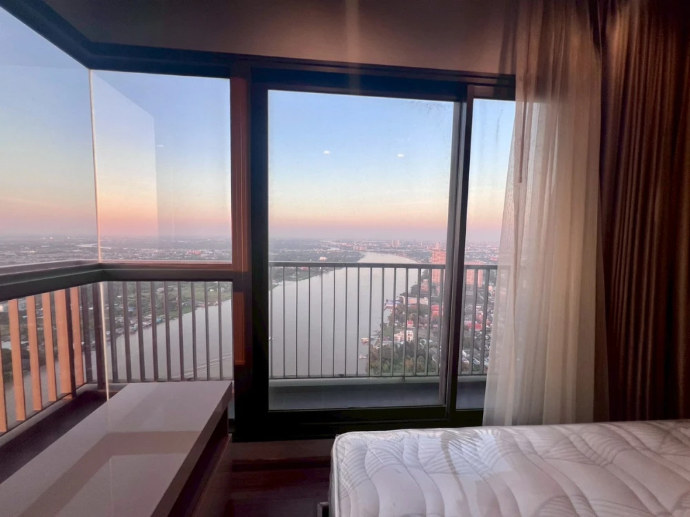 Selling The Politan Aqua, 2 bedrooms, corner unit, with Chao Phraya River view. Book now!