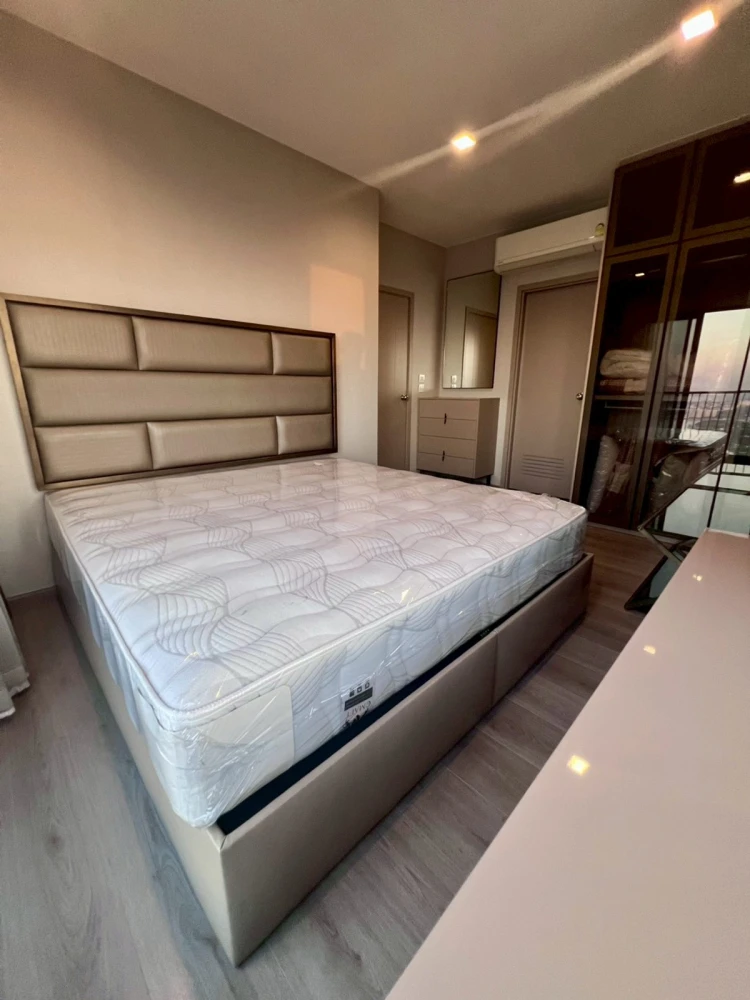 Selling The Politan Aqua, 2 bedrooms, corner unit, with Chao Phraya River view. Book now!