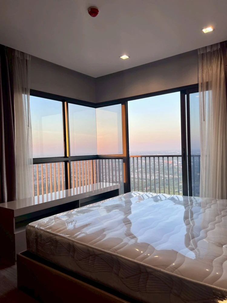 Selling The Politan Aqua, 2 bedrooms, corner unit, with Chao Phraya River view. Book now!