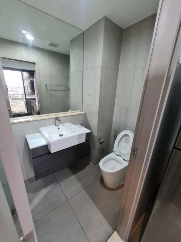 For sale: The Politan Aqua, 10th floor, just the right height, with city view, fully furnished, just bring your own luggage and move in.