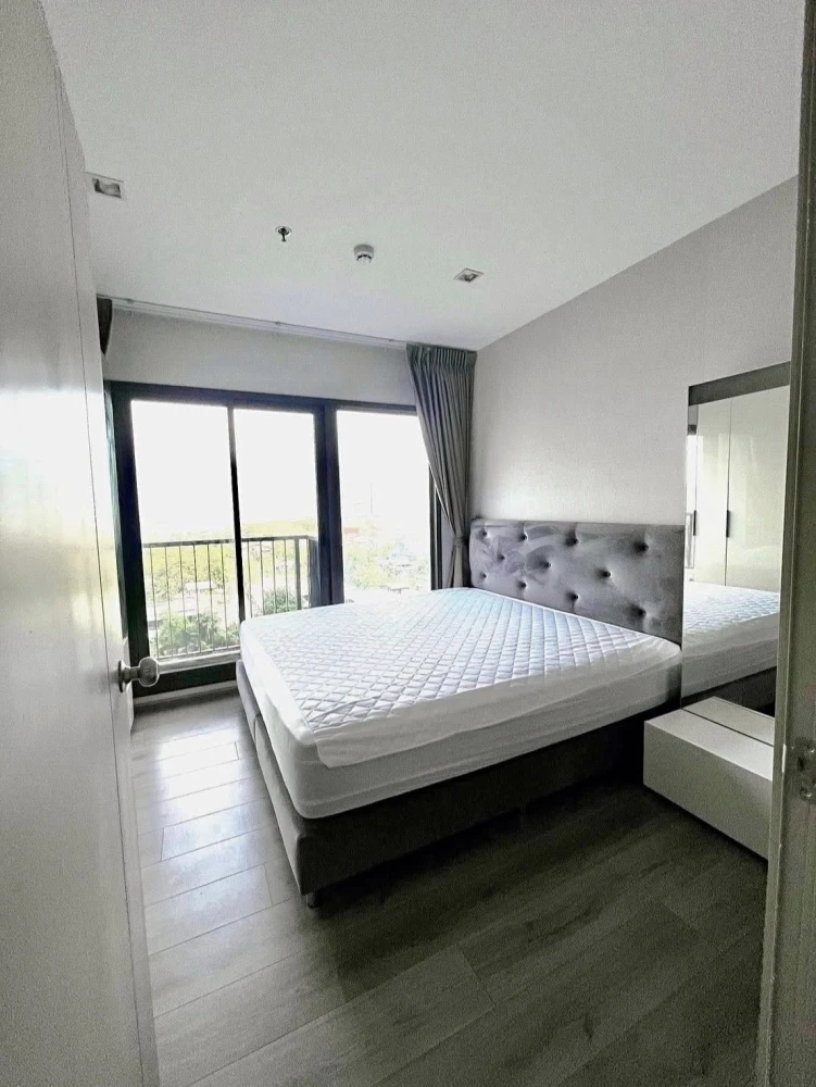 For sale: The Politan Aqua, a nice room, good location, fully furnished, river view, don't miss out on this great deal.