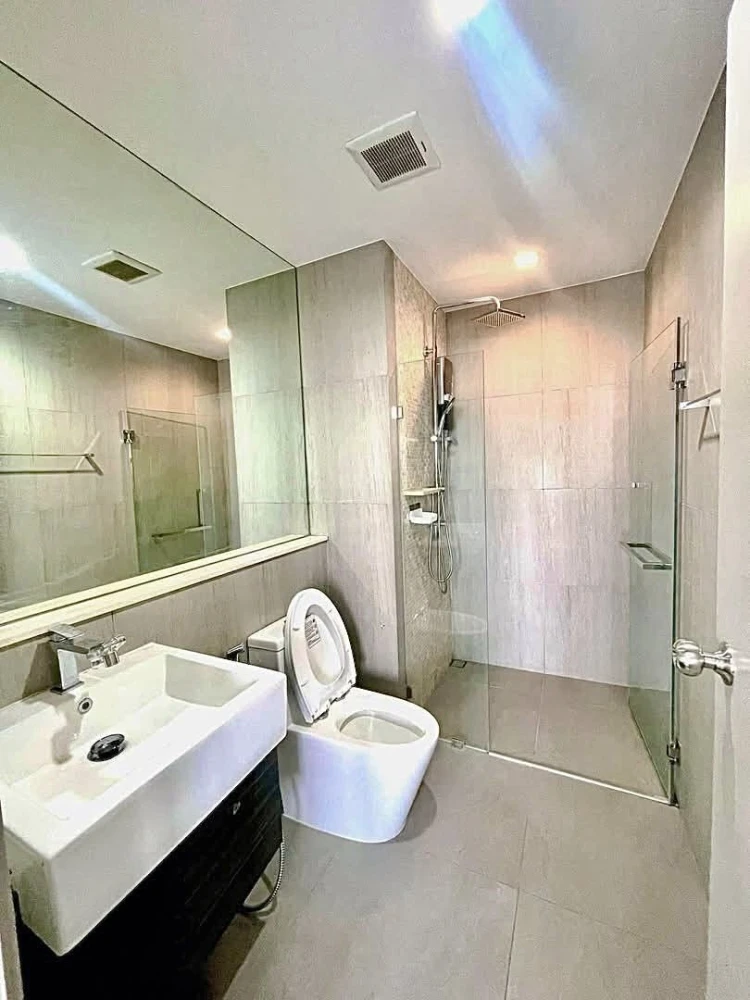 For sale: The Politan Aqua, a nice room, good location, fully furnished, river view, don't miss out on this great deal.