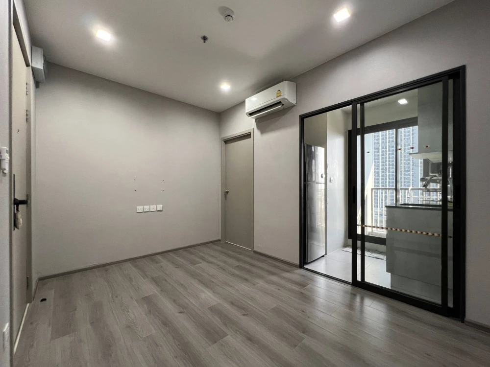For sale: The Politan Aqua, empty room with excellent built-in furniture, great location, Chao Phraya River view, reserve now!