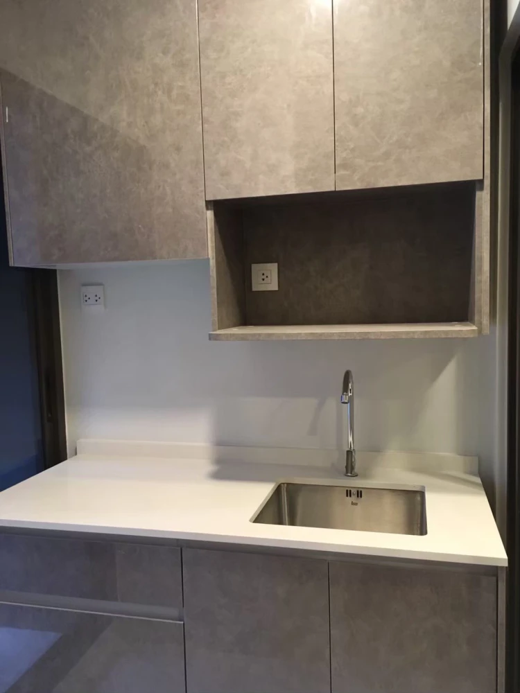 Selling The Politan Breeze, unfurnished unit, low floor, very livable, perfect for those who love decorating their own space. Book now!