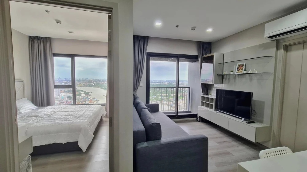 For sale: The Politan Rive, 2 bedrooms, 44th floor, Chao Phraya River view, beautifully decorated room, nice to live in, book now, urgently.