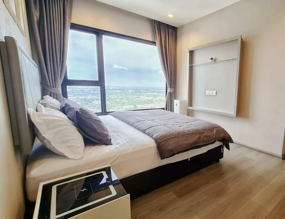 For sale: The Politan Rive, 2 bedrooms, 44th floor, Chao Phraya River view, beautifully decorated room, nice to live in, book now, urgently.