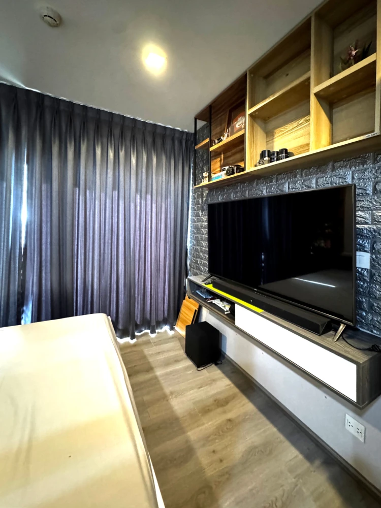 Selling The Politan Rive, 22nd floor, fully furnished and ready to move in. Book now! Don't miss out!