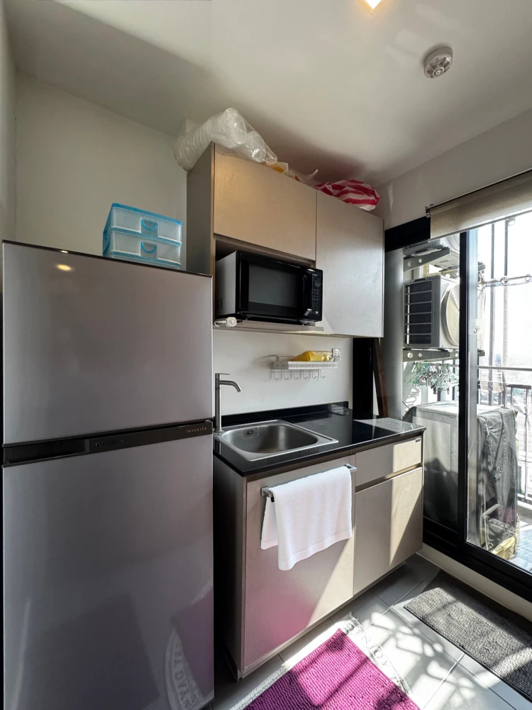 Selling The Politan Rive, 22nd floor, fully furnished and ready to move in. Book now! Don't miss out!