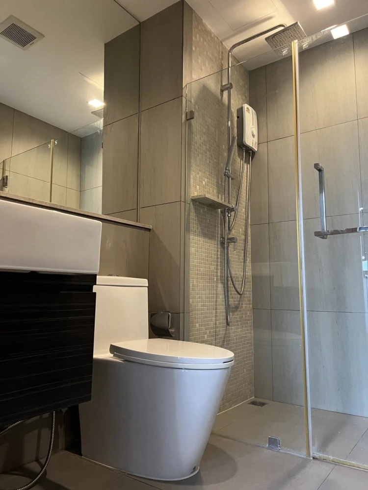 For sale or rent: The Politan Rive, 39th floor. Beautiful, fully furnished, and ready to move in. Book now, don't wait!