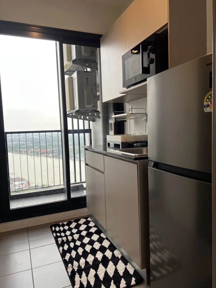 For sale or rent: The Politan Rive, 39th floor. Beautiful, fully furnished, and ready to move in. Book now, don't wait!