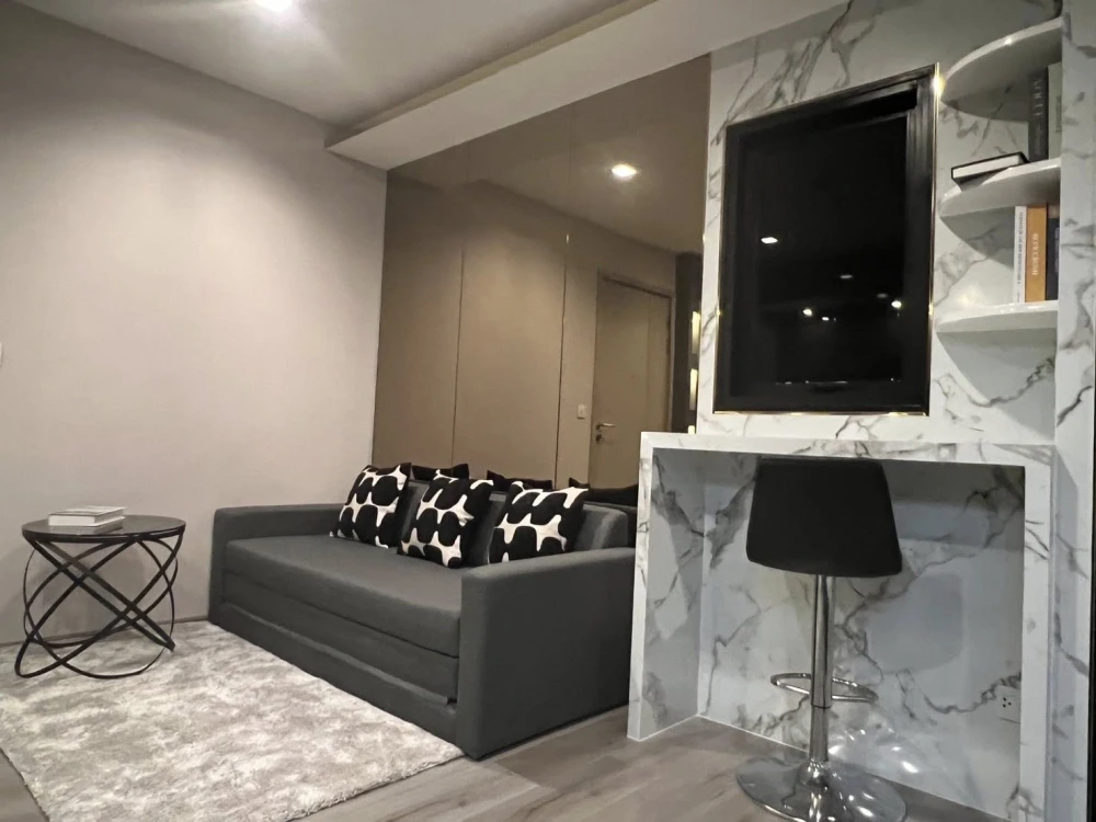 For sale or rent: The Politan Rive, 39th floor. Beautiful, fully furnished, and ready to move in. Book now, don't wait!