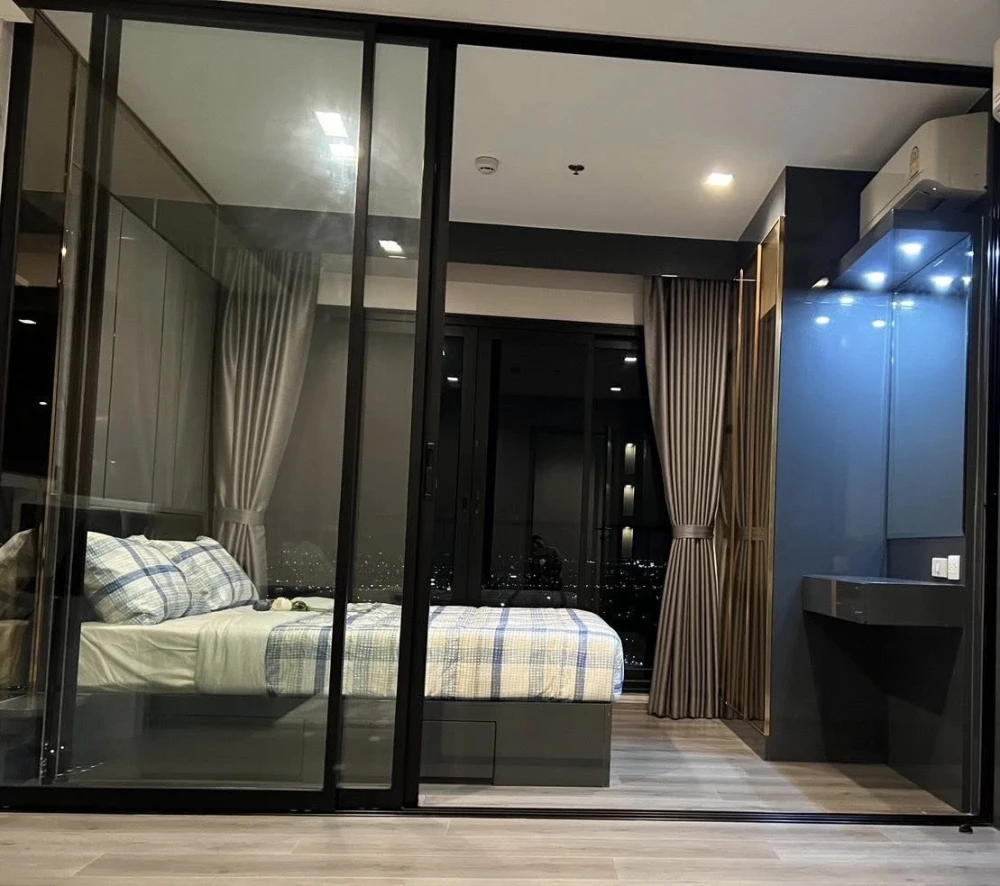 For sale or rent: The Politan Rive, 39th floor. Beautiful, fully furnished, and ready to move in. Book now, don't wait!