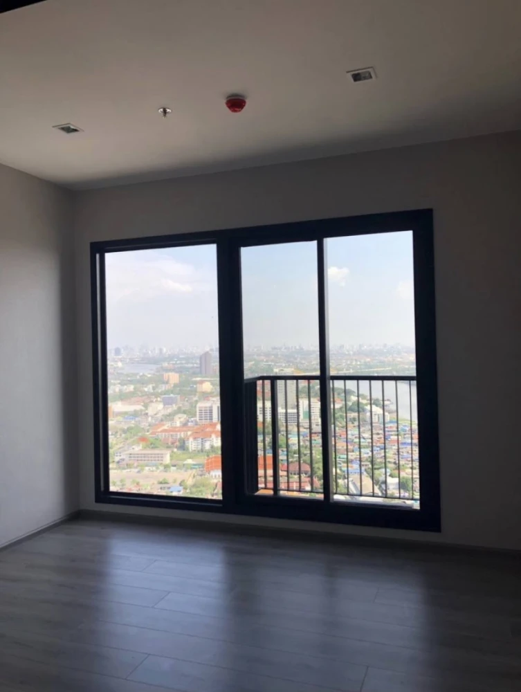 For sale:rent The Politan Rive, very high floor, great breeze, stunning city view, room in pristine condition, book now and you won't be disappointed.