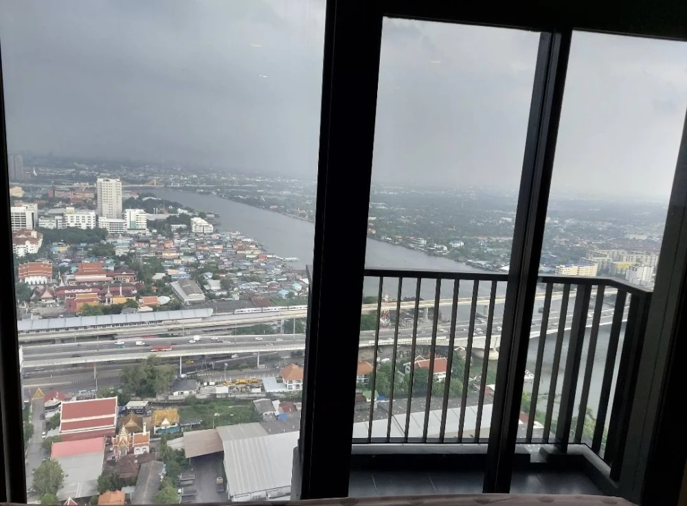 For sale:rent The Politan Rive, very high floor, great breeze, stunning city view, room in pristine condition, book now and you won't be disappointed.