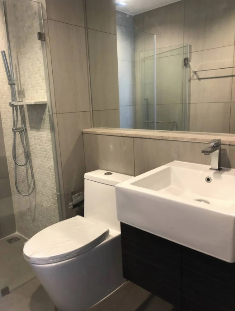 For sale:rent The Politan Rive, very high floor, great breeze, stunning city view, room in pristine condition, book now and you won't be disappointed.