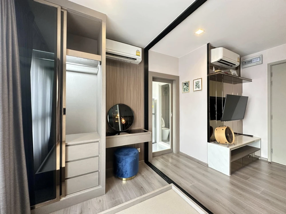 For sale: The Politan Rive, south facing, good wind, Chao Phraya River view and swimming pool, built-in decoration, Fully Furnished, Luxury, reserve n