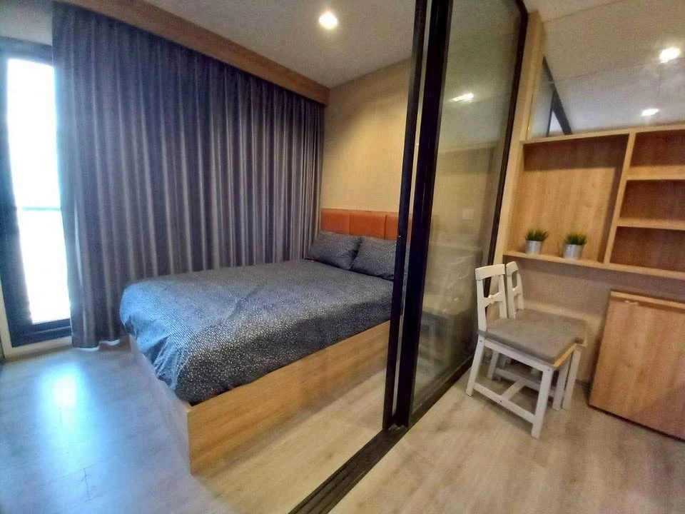 Selling The Politan Rive, high floor unit, fully furnished with appliances. Spacious room, book now before it's too late!+++
