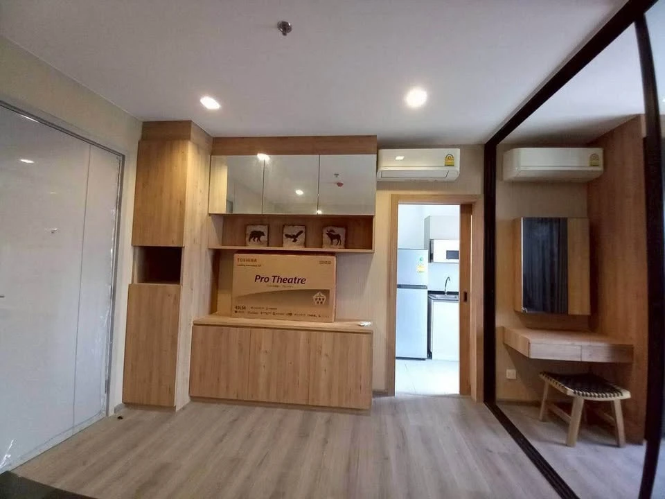 Selling The Politan Rive, high floor unit, fully furnished with appliances. Spacious room, book now before it's too late!+++
