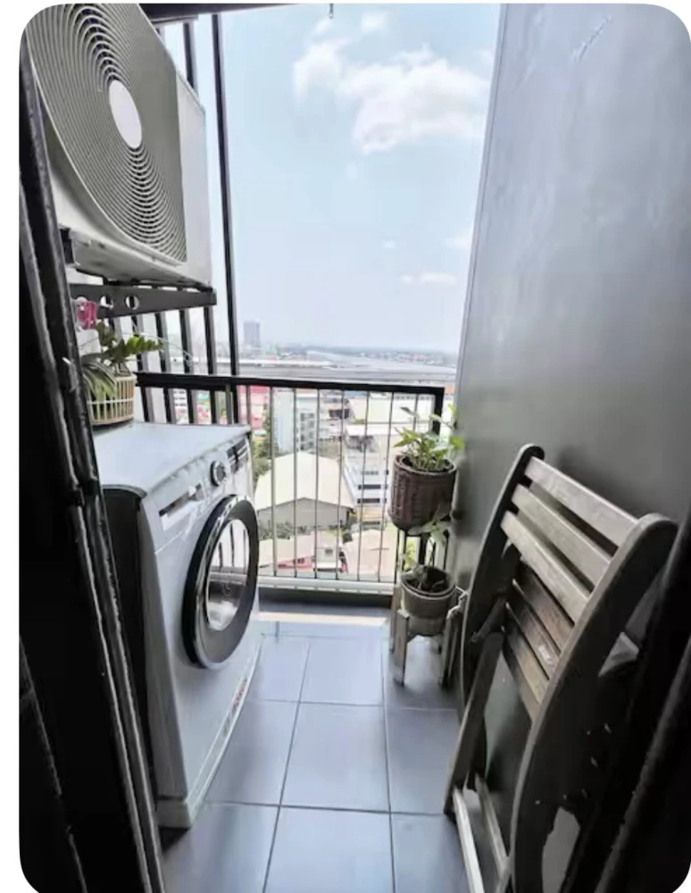 Selling the Politan Rive, a room with built-in cabinets, beautiful city view, no blocked views, ready to book now.