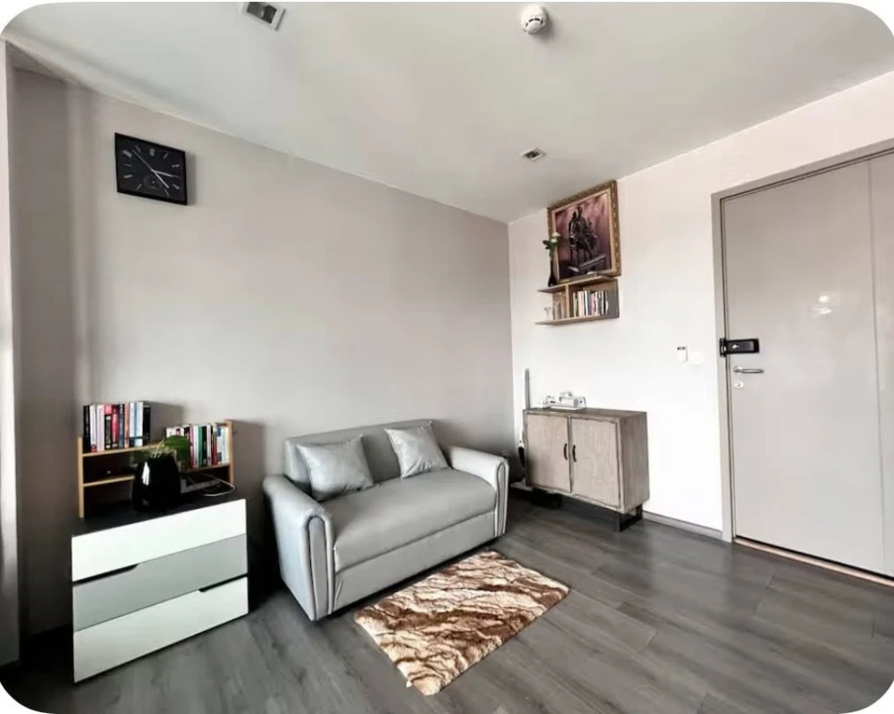 Selling the Politan Rive, a room with built-in cabinets, beautiful city view, no blocked views, ready to book now.