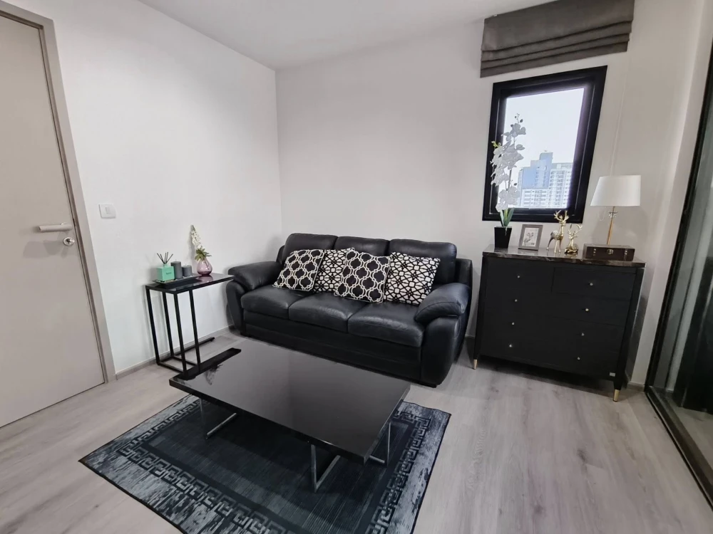 Selling a private corner unit at The Politan Rive, 24th floor, fully furnished. Don't miss this great opportunity!