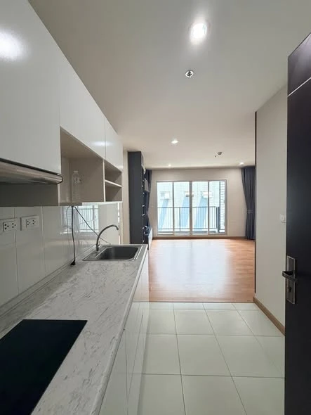Selling The President Petchkasem-Bangkhae, 8th floor. Spacious and comfortable unit. Book now!