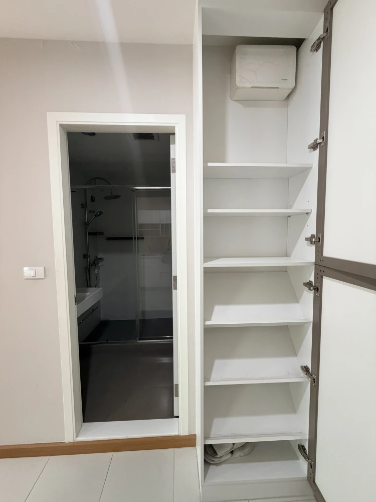 Selling The President Petchkasem-Bangkhae, 8th floor. Spacious and comfortable unit. Book now!