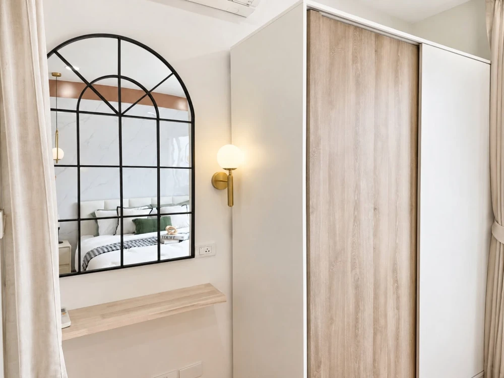 Selling The President Sathorn-Ratchaphruek. Beautifully decorated built-in furniture throughout the unit. North facing with unobstructed view. Great v